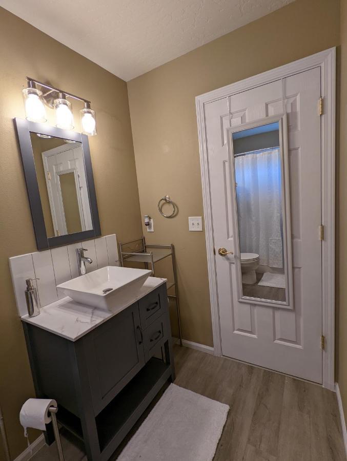 Contemporary 2-Bedroom Close To Downtown, Dining Eugene Eksteriør billede